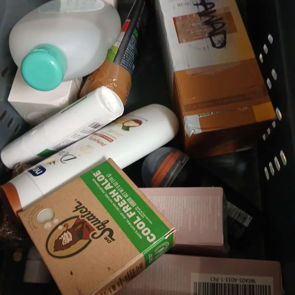APPROXIMATEY 20 ASSORTED HEALTH AND BEAUTY PRODUCTS TO INCLUDE - PIXI SUNSCREEN MOISTURE STICK - TIARA - AVEENO BODY LOTION - ETC