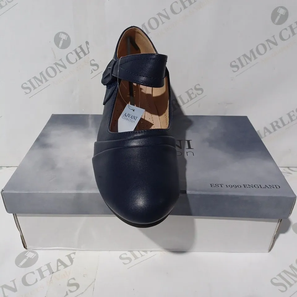 BOXED PAIR OF AJVANI COLLECTION CLOSED TOE LOW HEELS IN NAVY UK SIZE 8