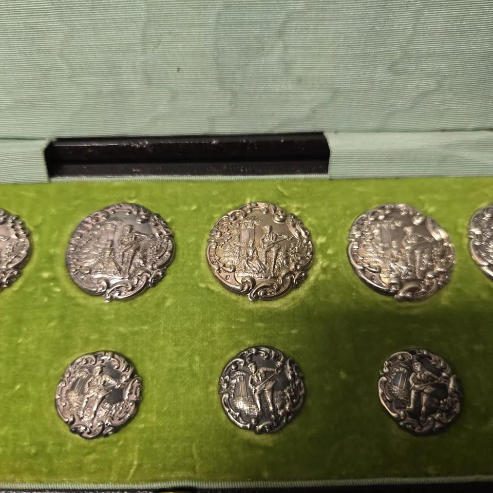 VICTORIAN CASED SET OF 12 SOLID SILVER BUTTONS WALKER AND HALL 1900