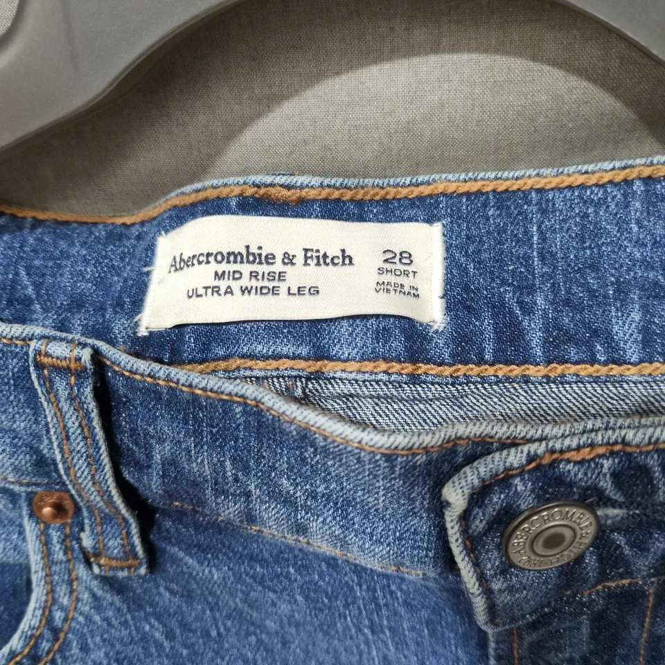 ABERCROMBIE & FITCH MID RISE ULTRA WIDE LEG JEANS – UK 28 SHORT, BLUE DENIM