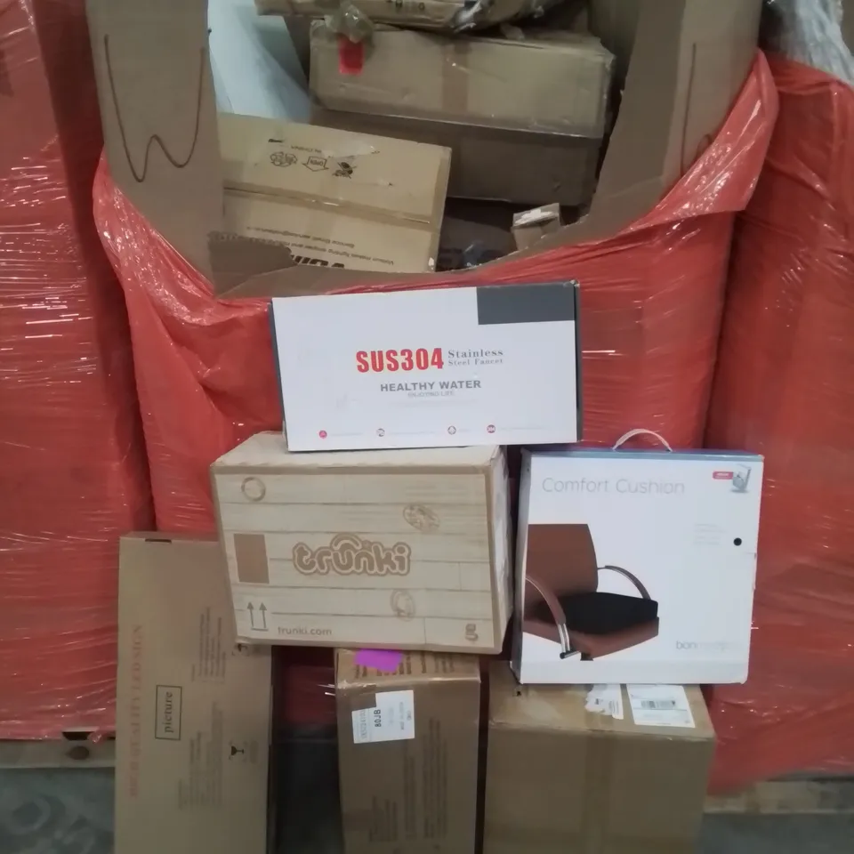 PALLET CONTAINING VARIOUS ASSORTED BOXED HOUSEHOLD ITEMS TO INCLUDE: KIDS TRUNKI, COMFORT CUSHION WATER SANITIZER, DOG CAGE AND LOTS MORE UNMARKED BOXED ITEMS 