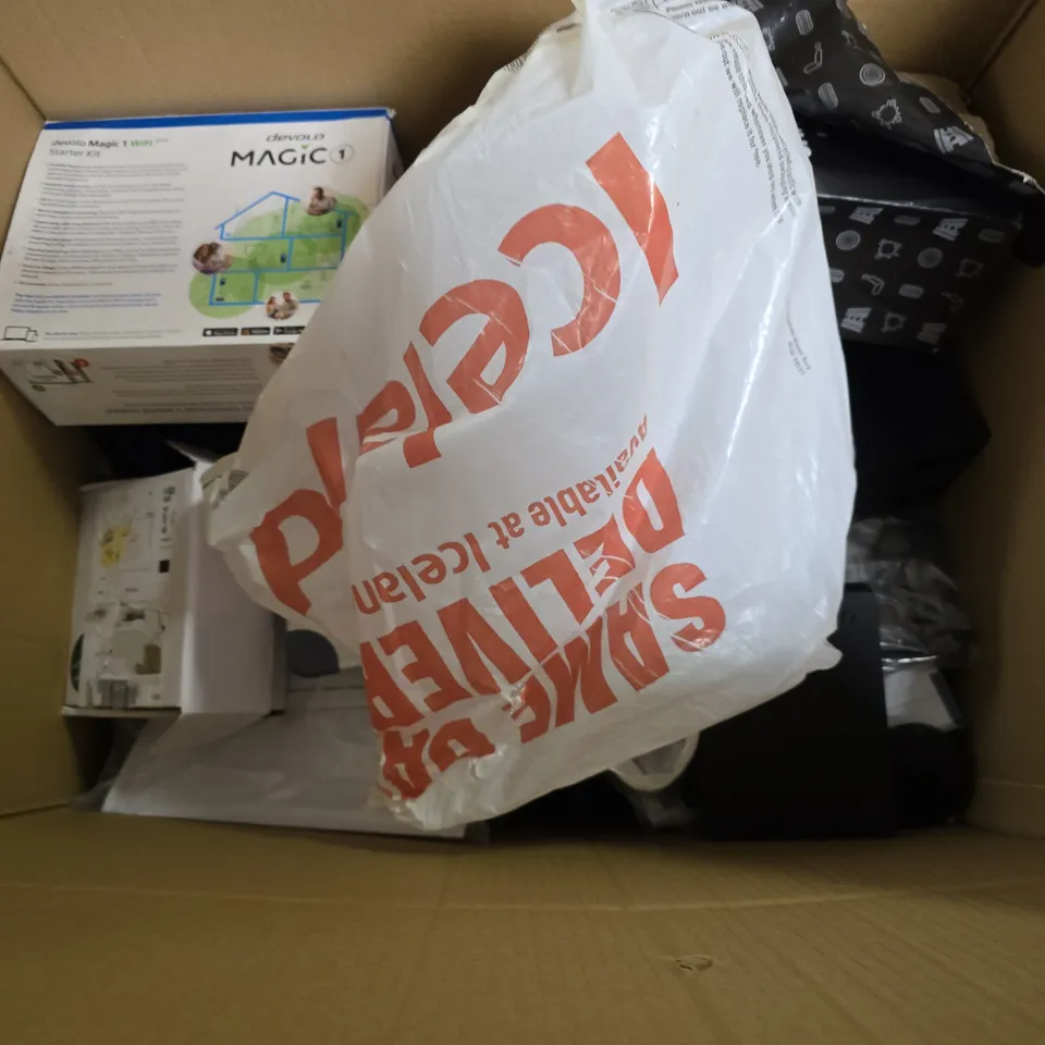 BOX OF APPROXIAMTELY 15 ASSORTED ITEMS TO INCLUDE - FLASH MOP , TRIPOD , SONY PLAYSTATION VR PROCESSOR UNIT CUH-ZVR1 ETC