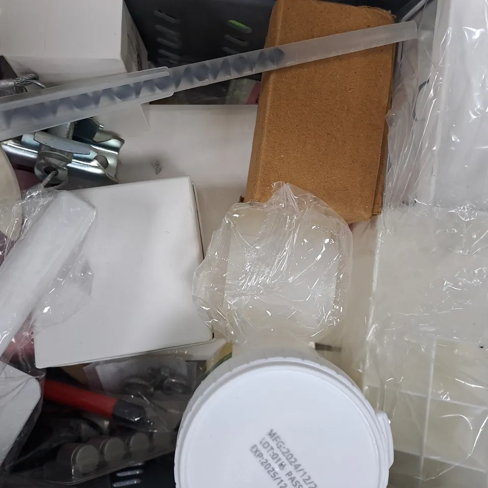 APPROXIMATELY 10 ASSORTED HOUSEHOLD ITEMS TO INCLUDE MOULD REMOVER GEL, ROUTER CUTTER, HEMMING WEB, ETC