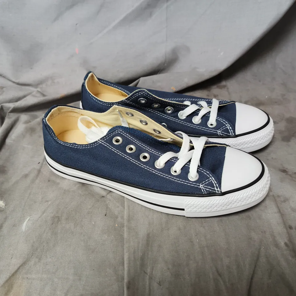 UNBOXED KIDS' NAVY CANVAS LOW-TOP TRAINERS UK SIZE 5.5