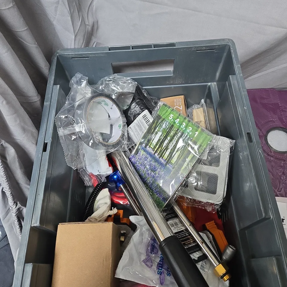 APPROXIMATELY 25 ASSORTED DIY TOOLS & GARDEN ACCESSORIES – MIXED LOT