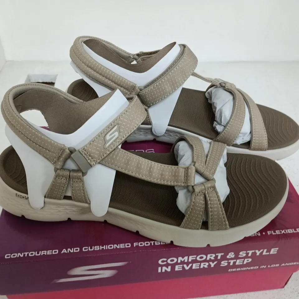 SKECHERS FLEX SANDAL SIZE 7