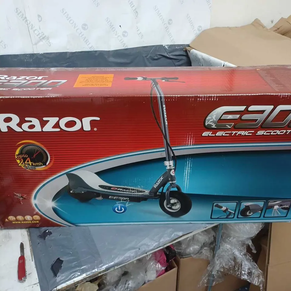 BOXED RAZOR E300 24 VOLT SCOOTER - MATT GREY