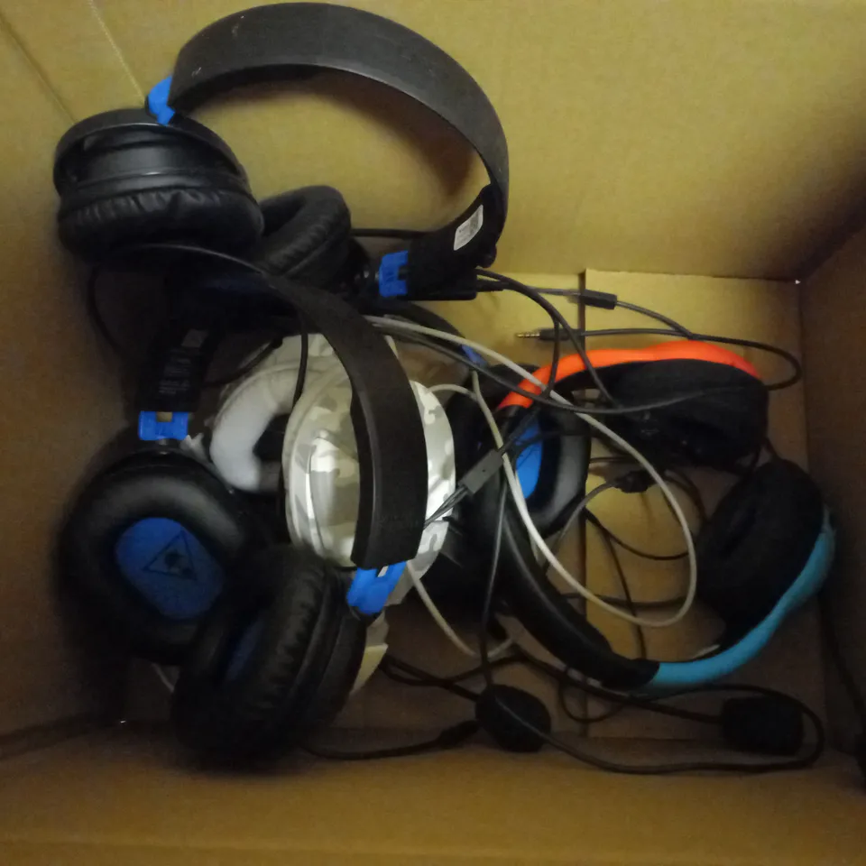BOX OF APPROX 5 ASSORTED WIRED GAMING HEADSETS INCLUDING TURTLE BEACH, PLAYSTATION AND NINTENDO SWITCH 