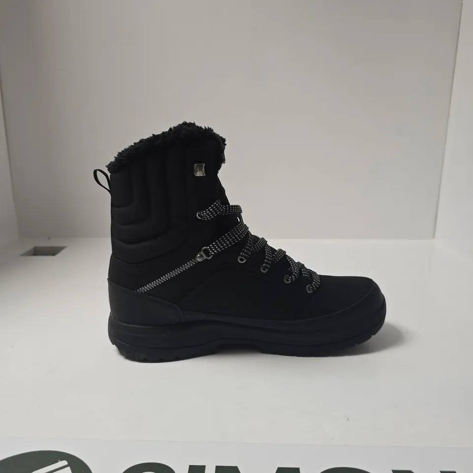 QUECHUA BLACK FUR-LINED WINTER BOOTS, UK9 (EU44)