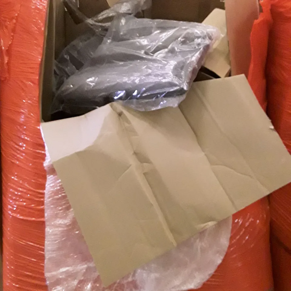 PALLET OF ASSORTED PRODUCTS TO INCLUDE; POP UP TENT - TAIYUHOMES VENETIAN BLINDS- CARRY ON BAG WITH 2 WHEELS ECT