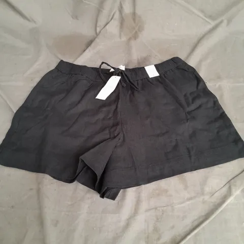 ABERCROMBIE & FITCH SHORTS IN BLACK SIZE M