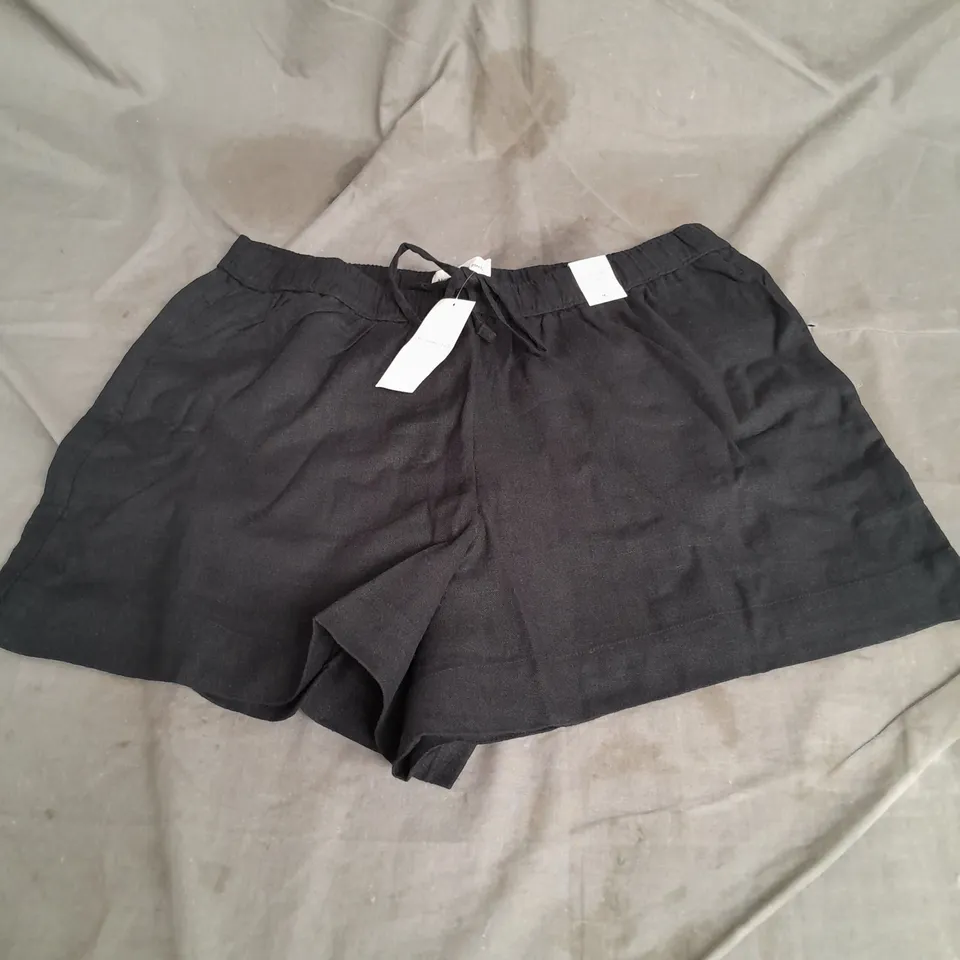 ABERCROMBIE & FITCH SHORTS IN BLACK SIZE M