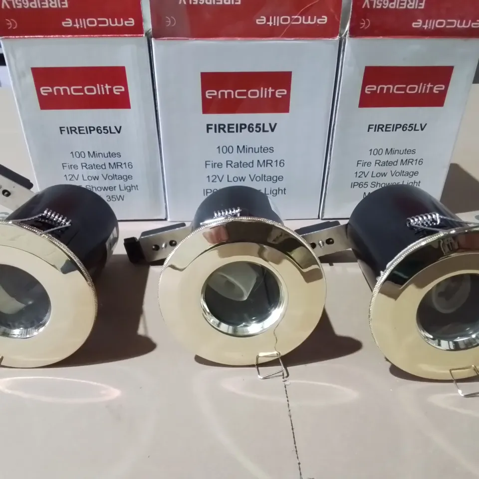 LOT OF 10 MULTIPACK BOXES OF EMCOLIT0E DOWNLIGHTS TO INCLUDE MAINLY 100 MINUTE FIRE RATED 12V IP65 SHOWER LIGHTS