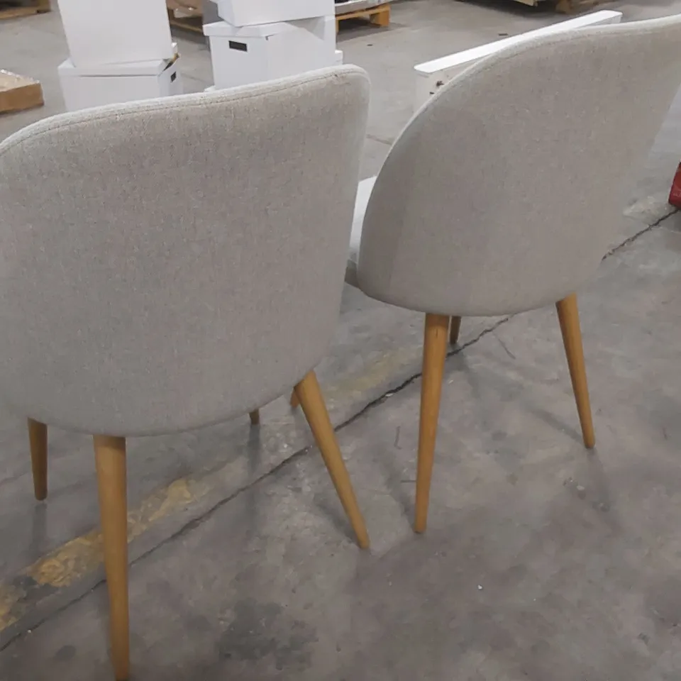 DESIGNER SET OF 2 MINIMALIST FABRIC UPHOLSTERED DINING CHAIRS WITH OAK LEGS