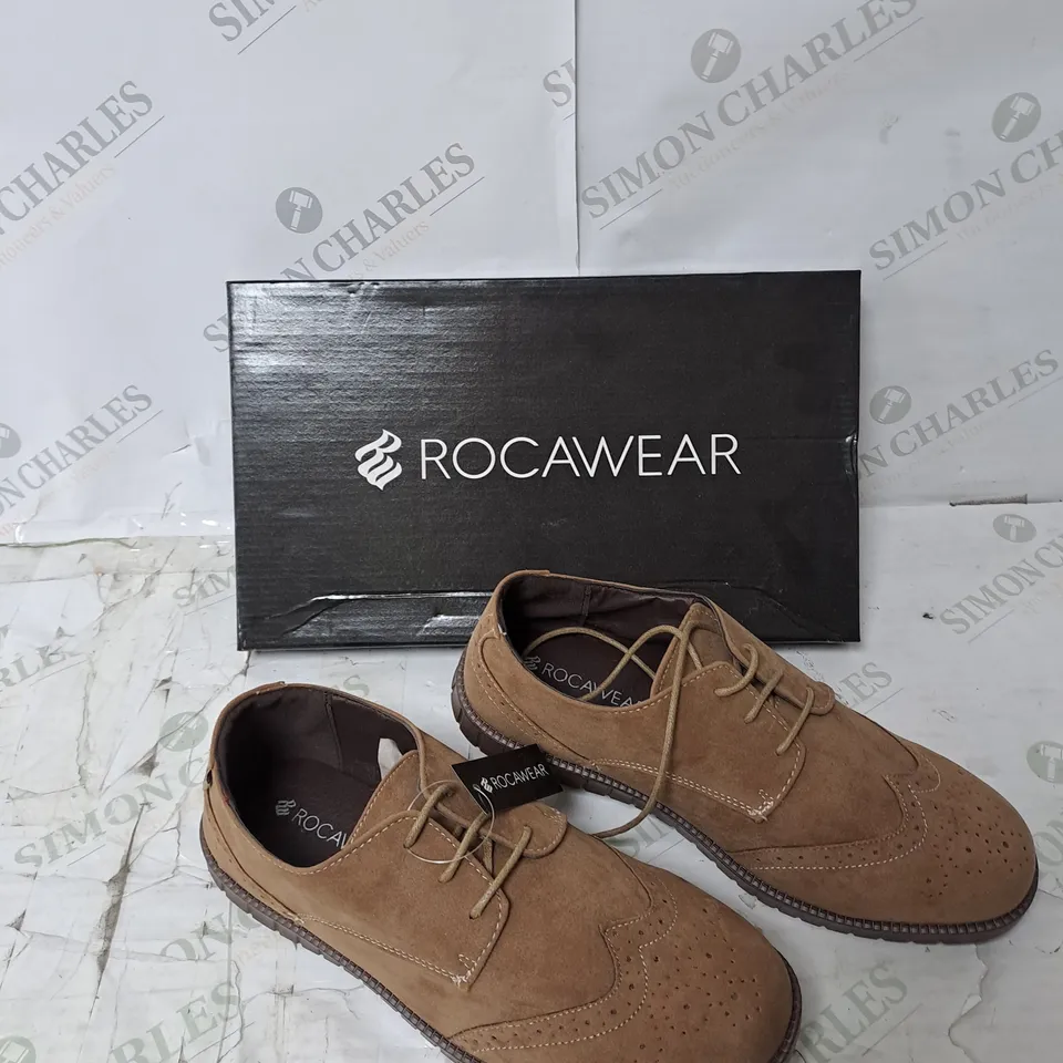 APPROXIMATELY 10 PAIRS  OF ROCAWEAR TAN LACE SHOES IN VARIOUS SIZES 