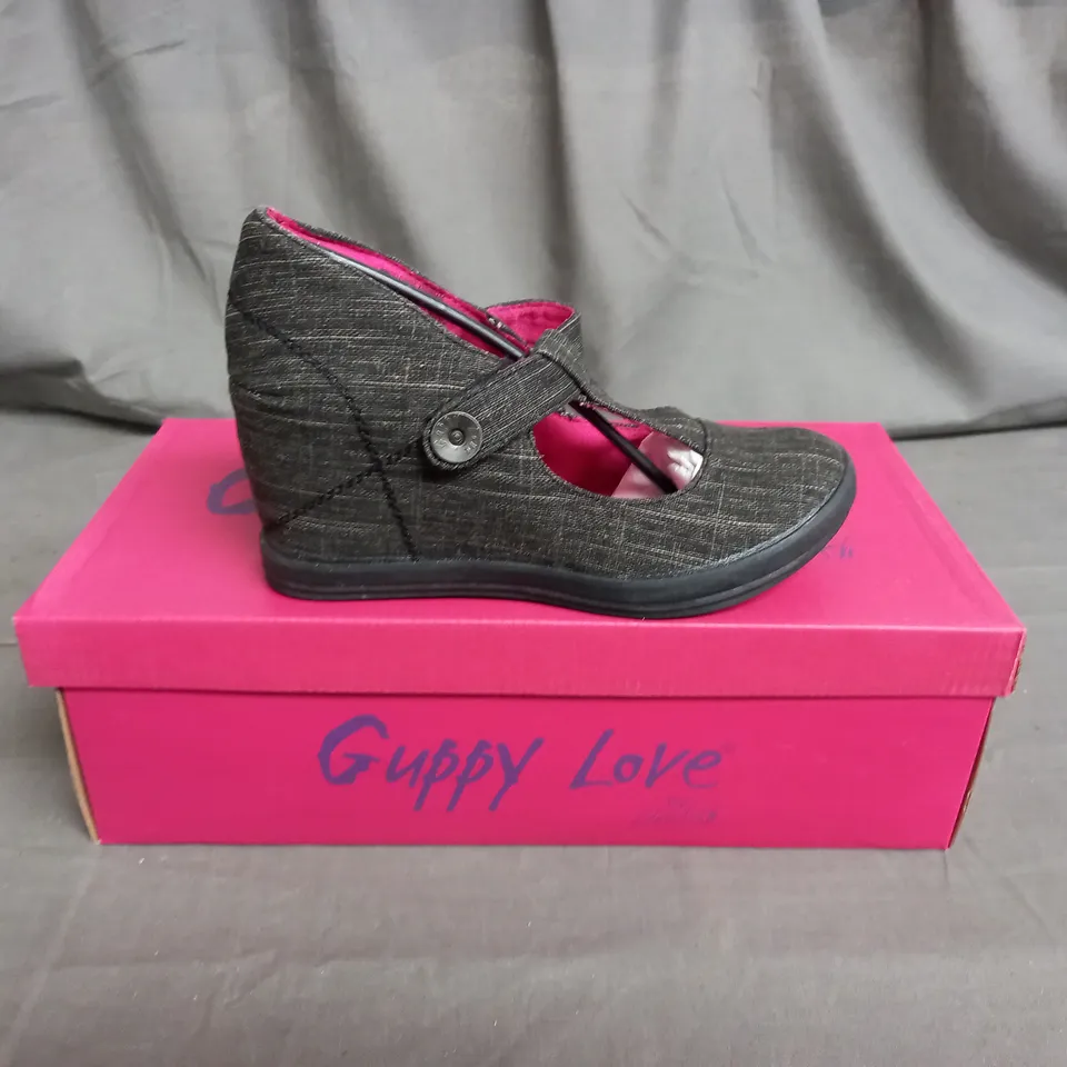 BOX OF APPROXIMATELY 6 PAIRS OF GUPPY LOVE OPEN TOP VELCRO WEDGE SHOE SIZE 6.5
