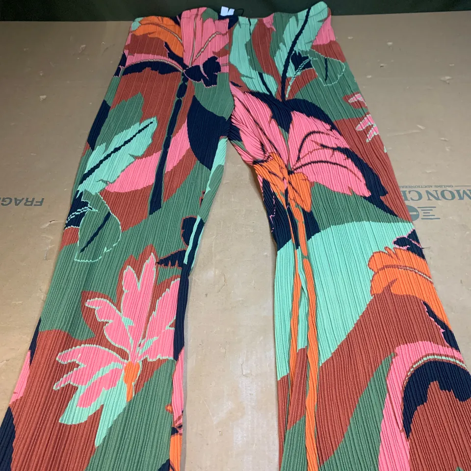 WINTER PALM PLISSE TROUSERS SIZE 16