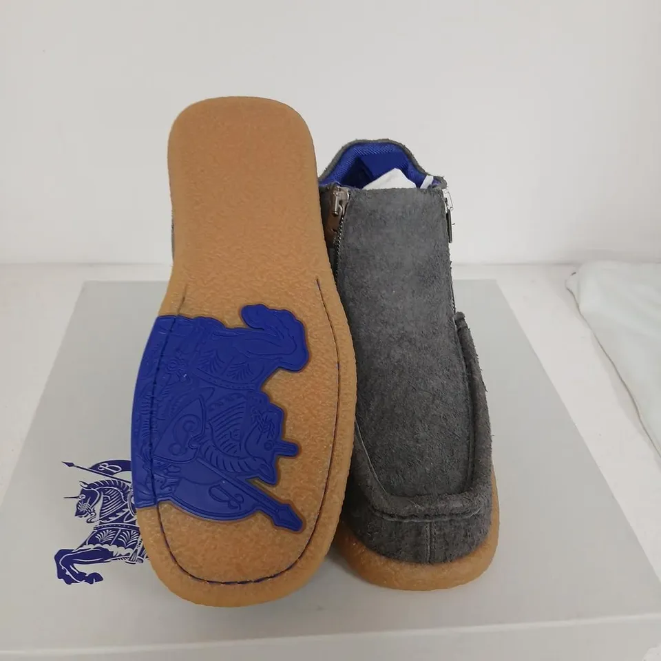 BURBERRY SUEDE BOOT ON RUBBER SOLE – UK 7 / EUR 41 