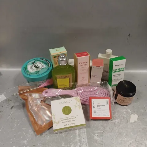 APPROXIMATELY 20 ASSORTED COSMETIC ITEMS TO INCLUDE - GARNIER ALOE VERA HAIR FOOD - PERRICONE MD NO MAKEUP BLUSH - FACEFACTS CERAMIDE EYE CREAM - ETC