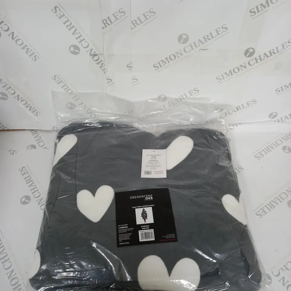 DREAMSCENE HEART PRINT HOODIE BLANKET