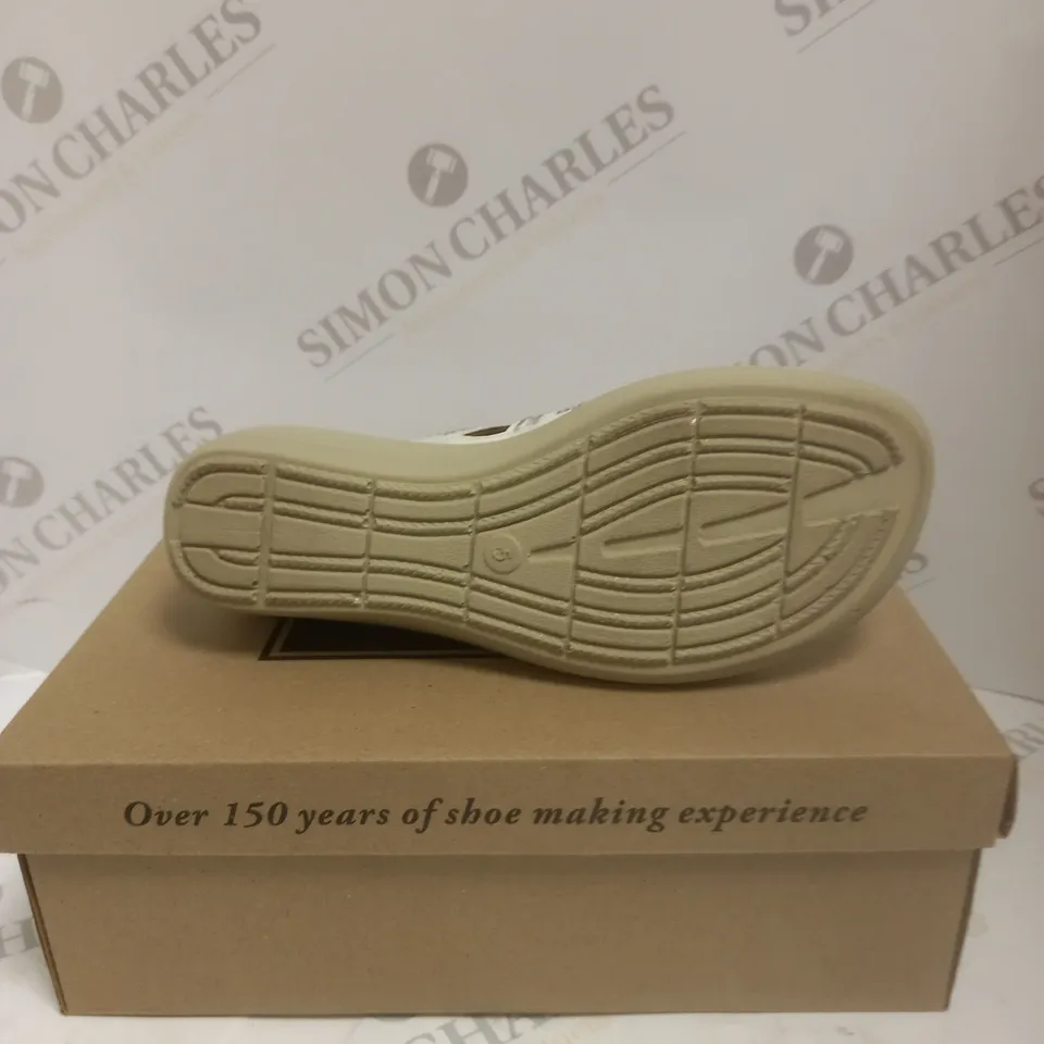 BOXED PAIR OF CUSHION WALK DIAMANTE MULE SHOES - SIZE 5