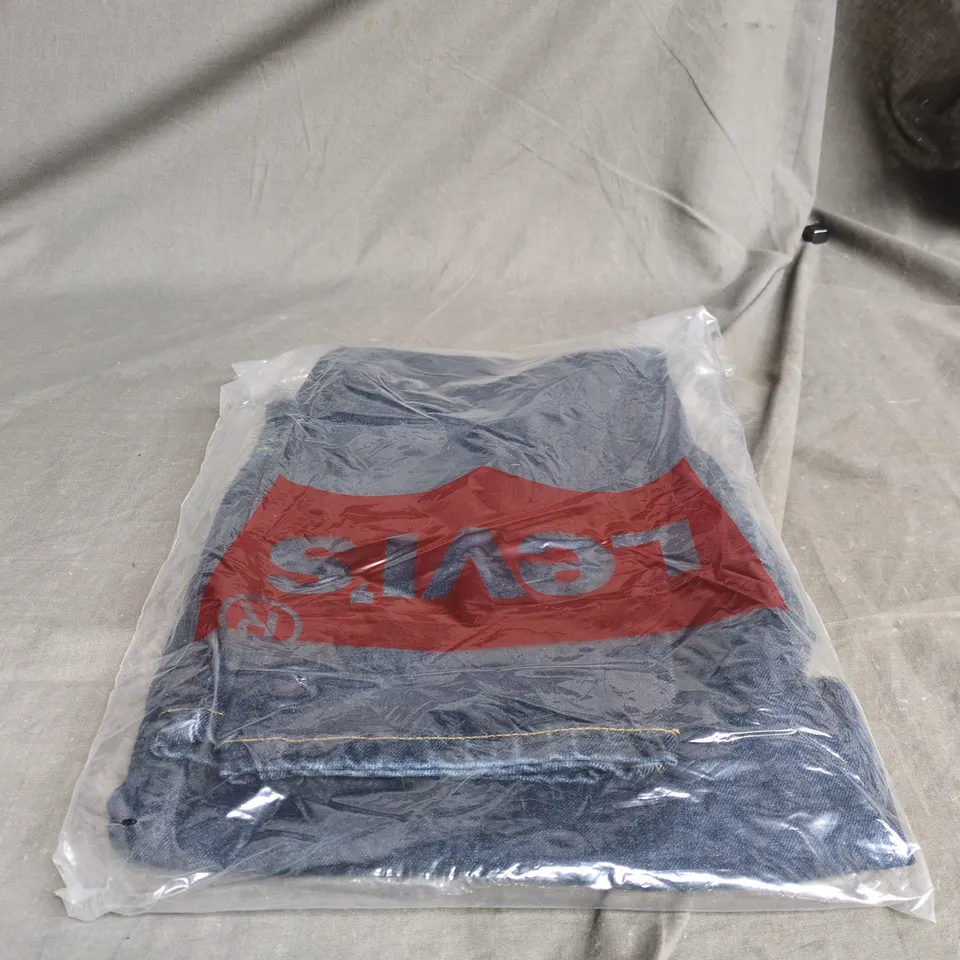 LEVI JEANS W36 L32 BAGGED