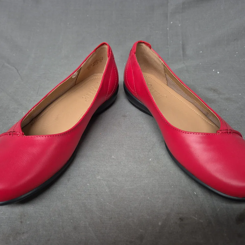 BOXED PAIR OF HOTTER ROBYN II WIDE SLIP-ON SHOES IN RED UK SIZE 6