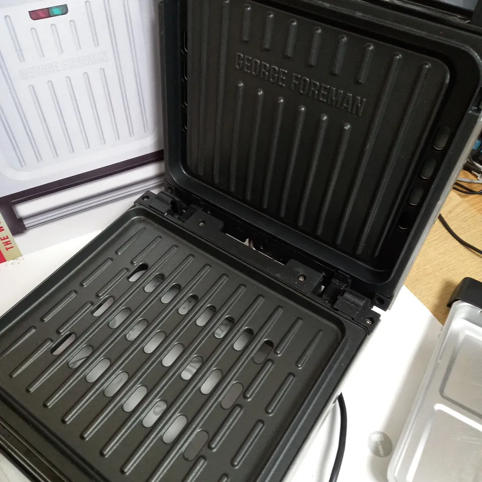 GEORGE FOREMAN SMOKELESS GRILL - MEDIUM