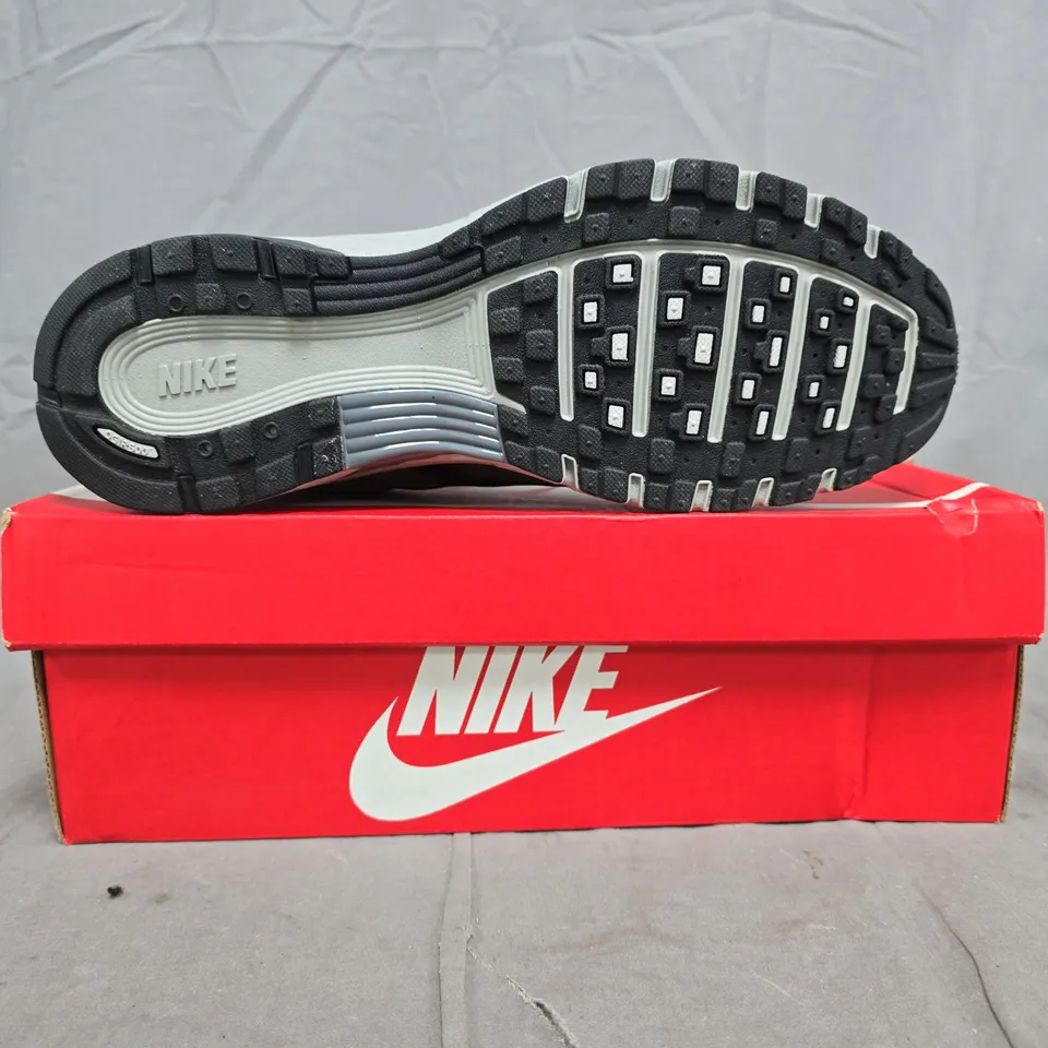 BOXED PAIR OF NIKE P-6000 TRAINERS IN BLACK/GREY SIZE UK 10