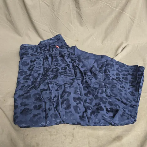 SCAMP & DUDE SPLIT FRONT SKIRT IN NAVY LEOPARD PRINT JACQUARD SIZE 22