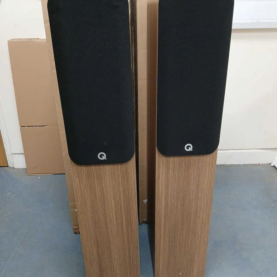 PAIR OF Q-ACOUSTICS 5040 FLOORSTANDING SPEAKERS IN HOLME OAK