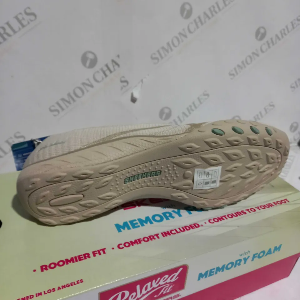 SKETCHERS RELAXED FIT SIZE UK 5.5