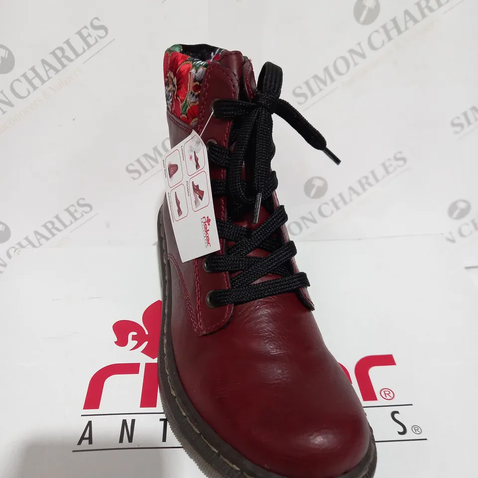 RIEKER RED INTEREST COLOUR BOOT SIZE 4 - BOXED