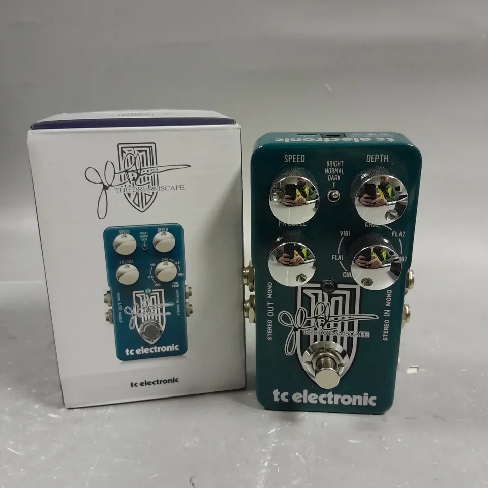 BOXED TC ELECTRONIC THE DREAMSCAPE MODULATION PEDAL 