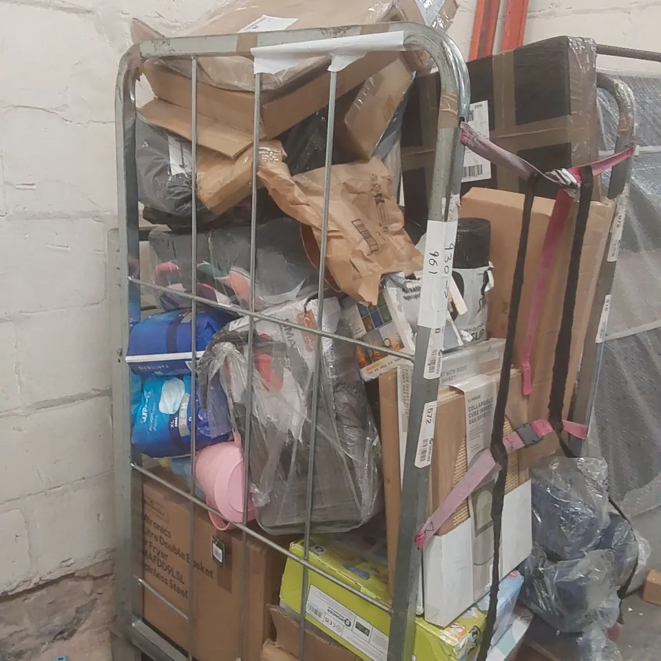 CAGE CONTAINING A LARGE QUANTITY OF ASSORTED ITEMS INCLUDING: ANTI-SLIP SHELF LINER, CUBE STORAGE INSERTS, DOUBLE BASKET AIRFRYER ECT // CAGE NOT INCLUDED