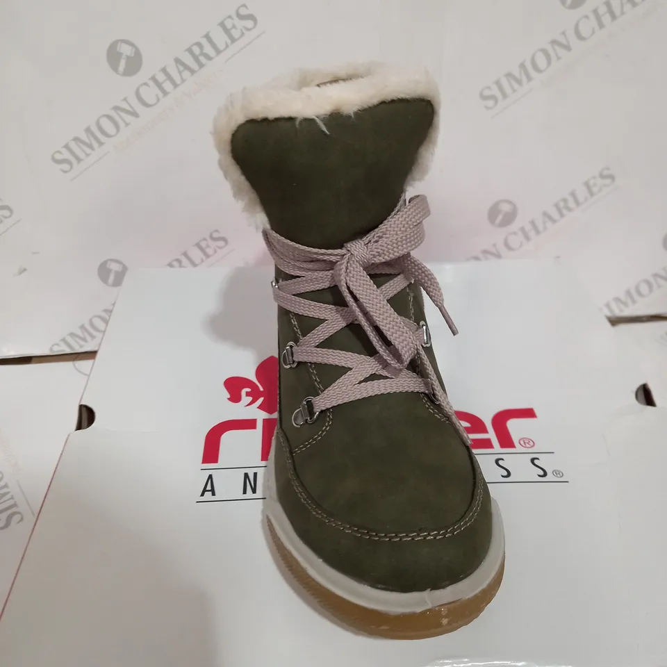 BOXED RIEKER ANTISWEAT KHAKI GREEN & WHITE HIKER BOOT