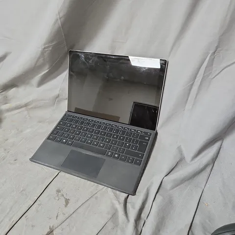 MICROSOFT SURFACE PRO 5 TABLET WITH KEYBOARD – I5-7300U, 8GB RAM, 256GB, 12.3-INCH DISPLAY