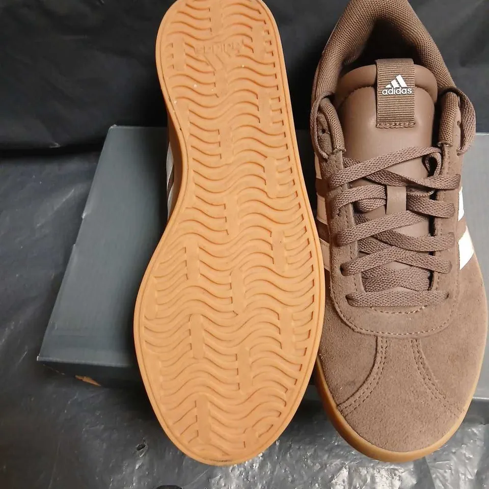 ADIDAS SUEDE TRAINERS – BROWN WITH WHITE STRIPES SIZE 8
