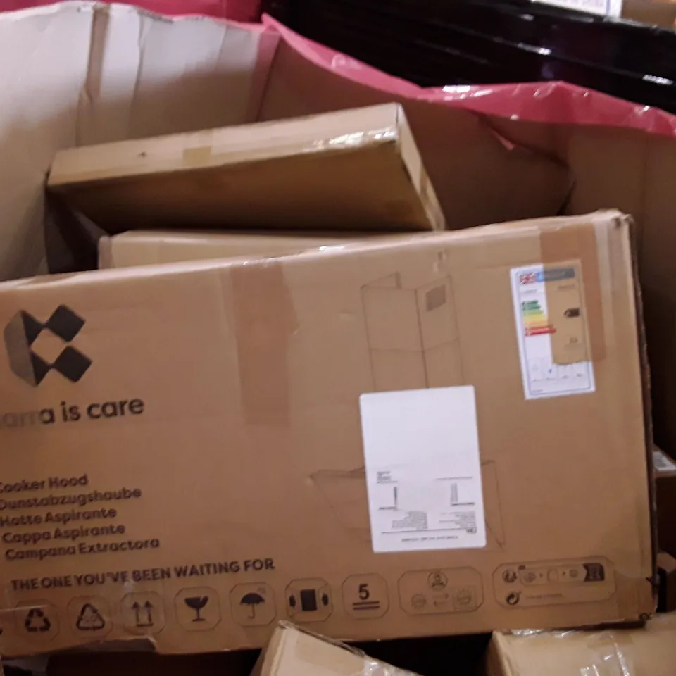 PALLET TO CONTAIN AN ASSORTMENT OF HOUSEHOLD ITEMS TO INCLUDE WALL CLOCKS BALLOON ARCHES AND COOKER HOODS ECT