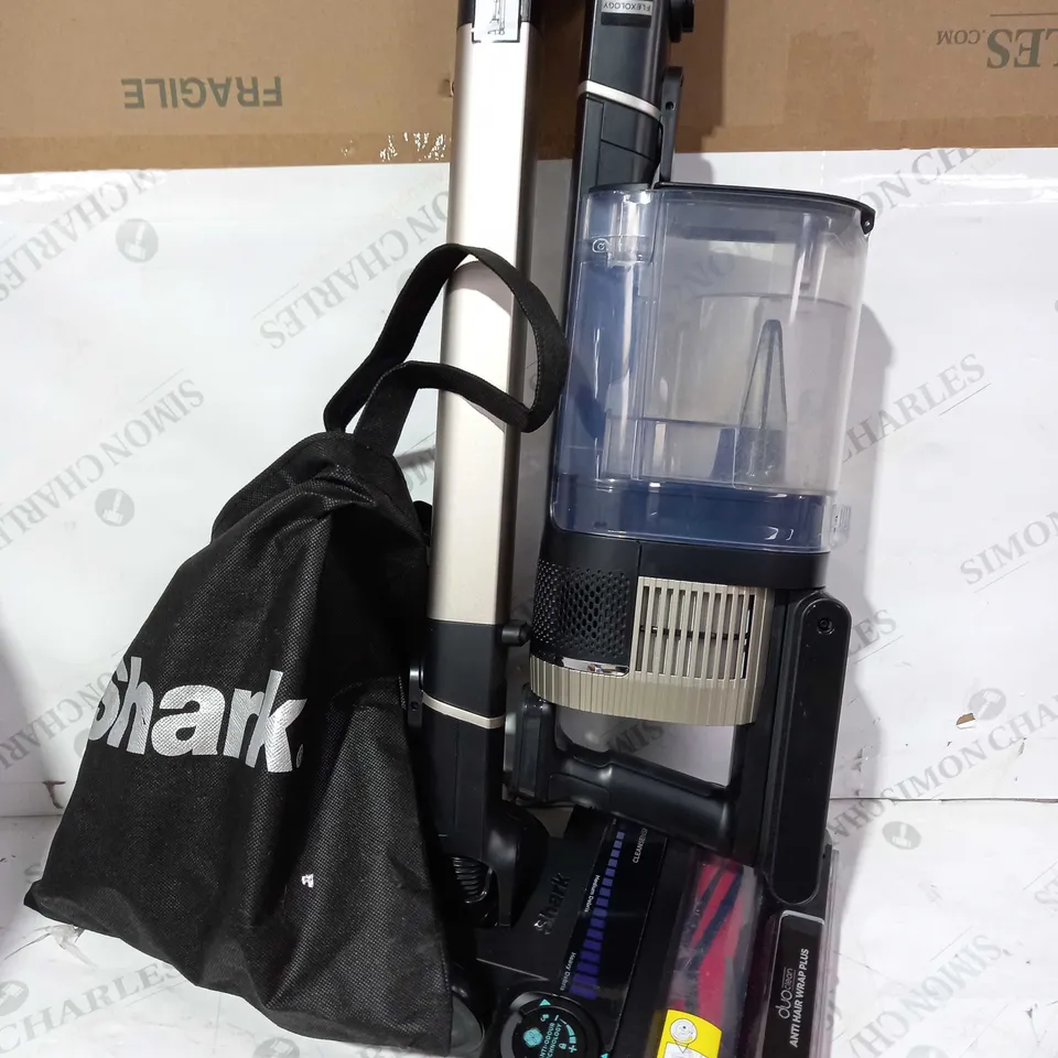 SHARK CORDLESS STICK VACUUM CLEANER PET PRO MODEL