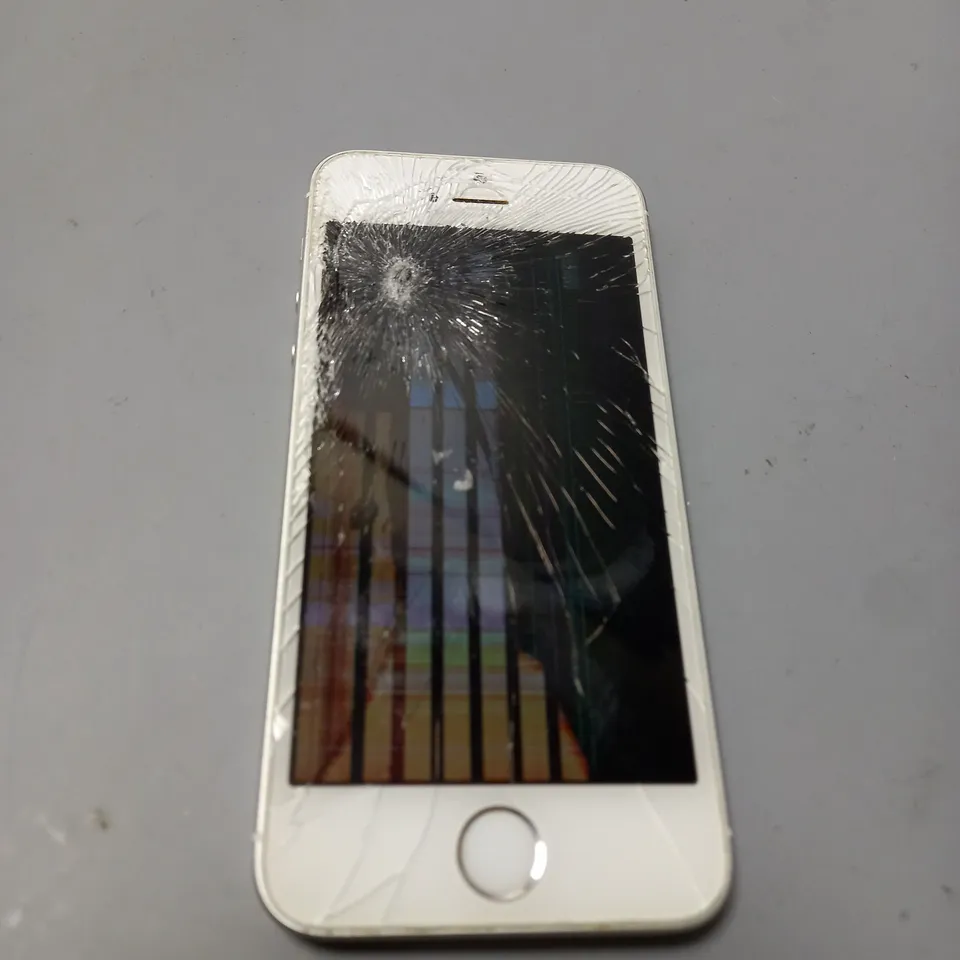 BOXED APPLE IPHONE SE SMARTPHONE 