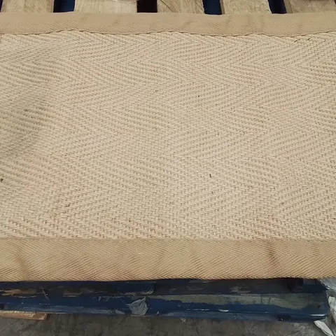 QUALITY DESIGNER AREA RUG - APPROXIMATELY 60X40CM