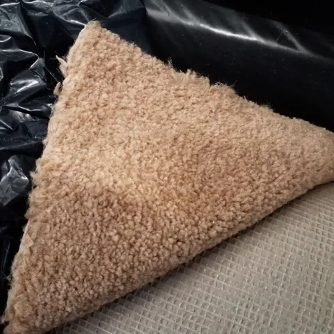 ROLL OF QUALITY DRAYTON TWIST AB 72 FAWN CARPET APPROXIMATELY 4.9×4M