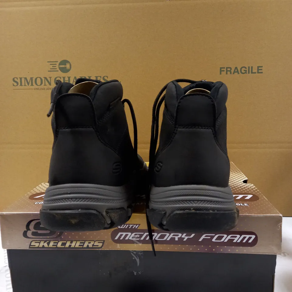 SKECHERS MEN'S BLACK LACE UP BOOTS - SIZE 10