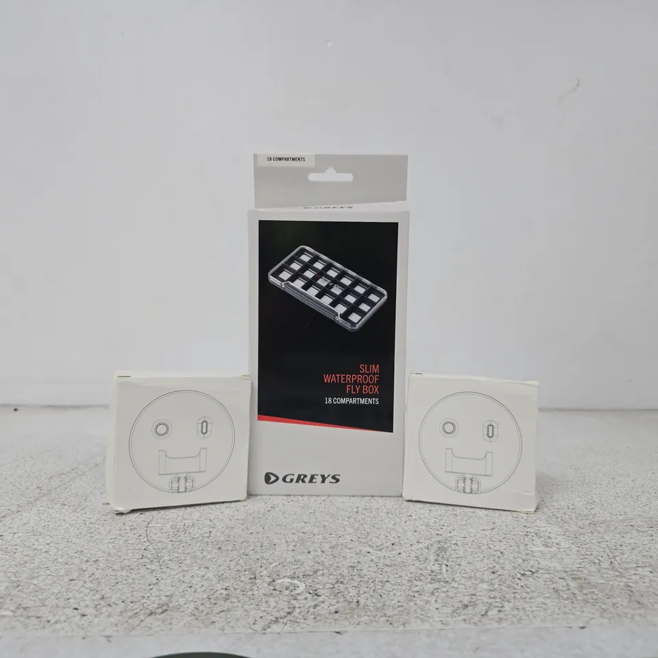 APPROXIMATELY 10 ASSORTED HOUSEHOLD ITEMS TO INCLUDE SLIM WATERPROOF FLY BOX, ETC