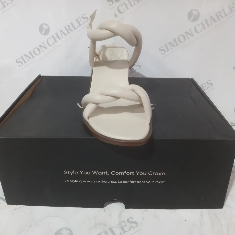 BOXED PAIR OF VIONIC OPEN TOE LOW HEEL SANDALS IN BEIGE SIZE 7