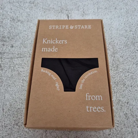 STRIPE & STARE KNICKERS – BLACK, UK M