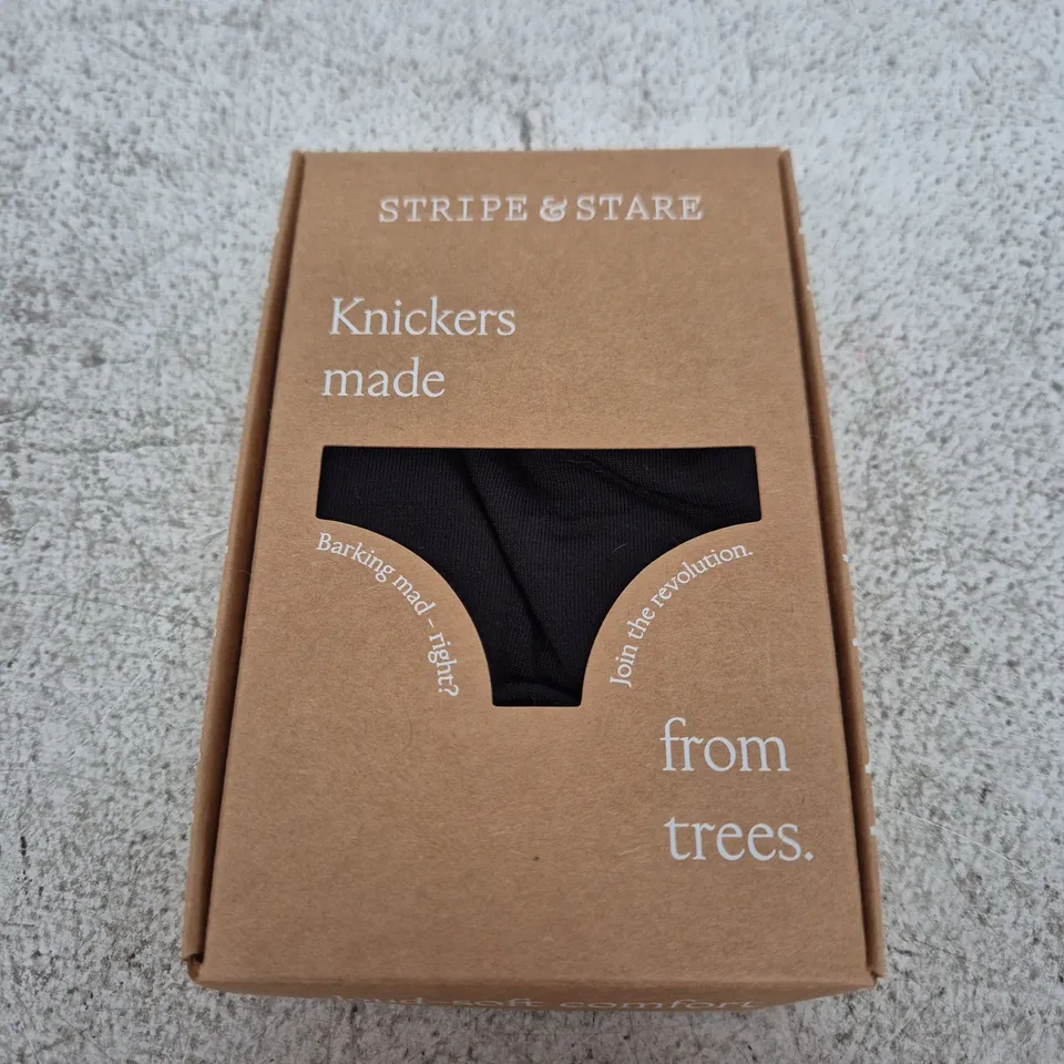 STRIPE & STARE KNICKERS – BLACK, UK M