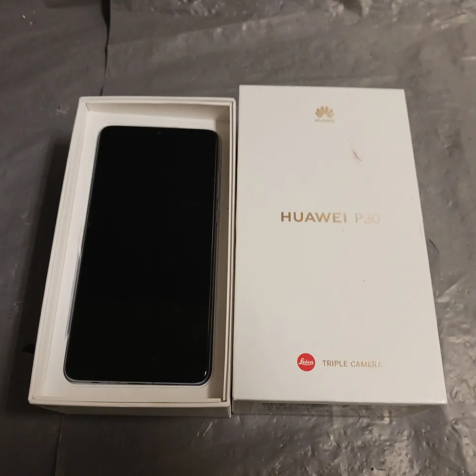 BOXED HUAWEI P30 RAM 6GB 128GB MOBILE PHONE IN BREATHING CRYSTAL - ELE-L09