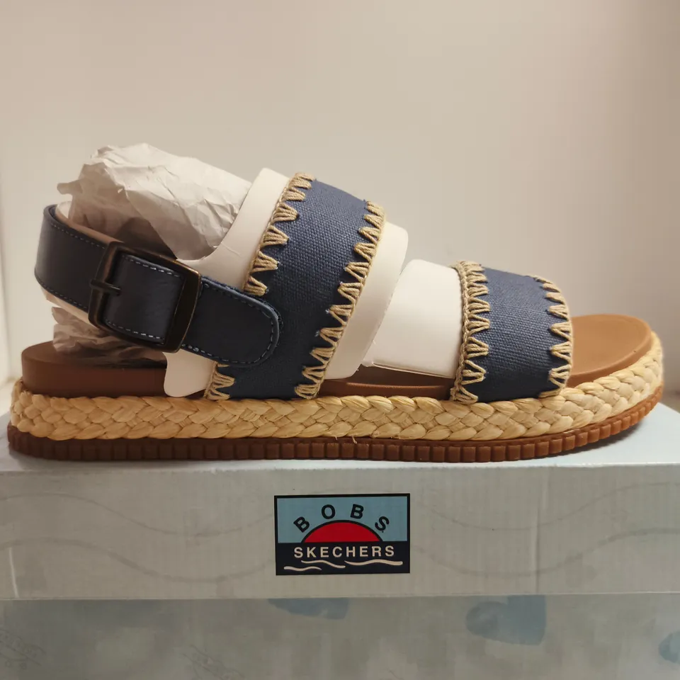 BOXED PAIR OF SKECHERS WOMEN'S SANDALS – UK 7
